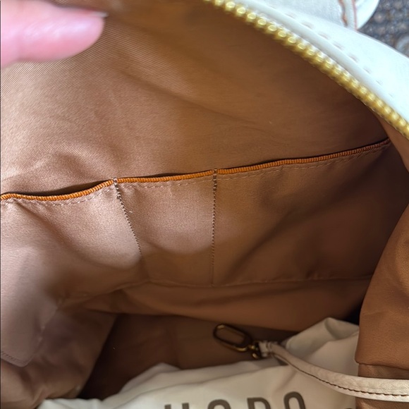 Cream Bags with Spacious Interior and Stylish Design - Picture 4 of 6